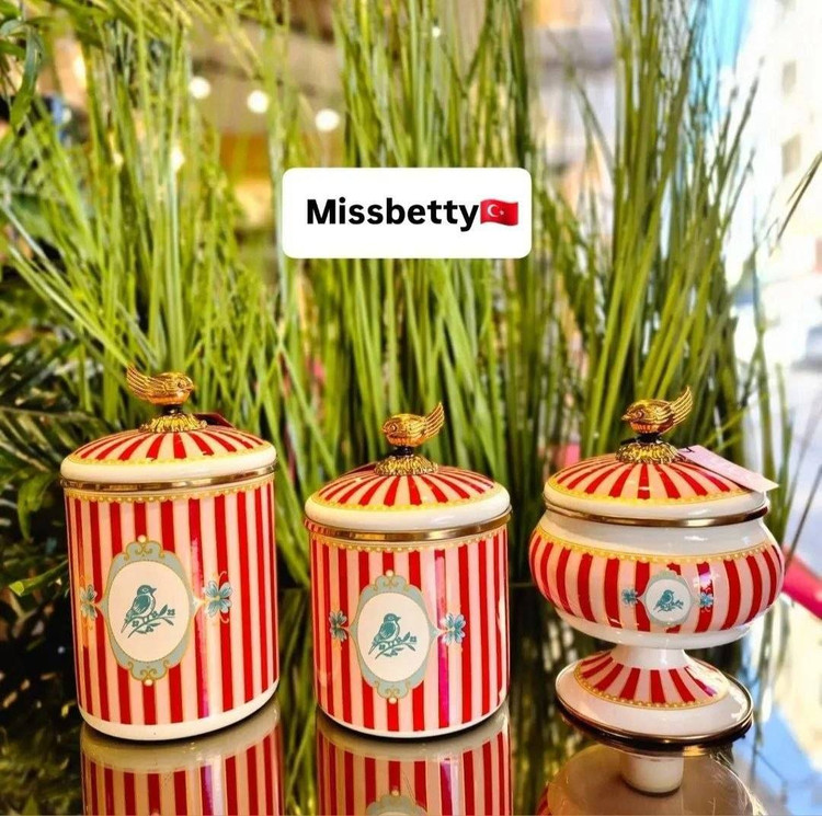 بانکه و شکلات لعابی miss betty
